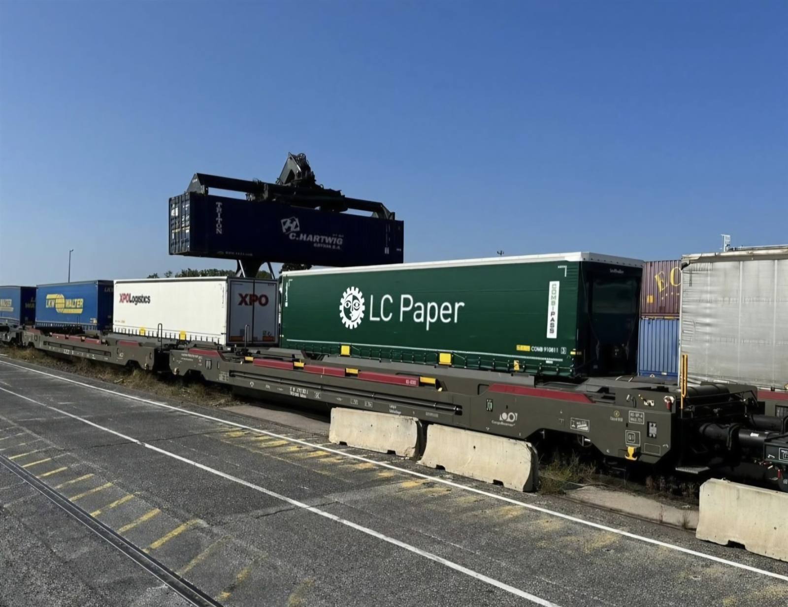 Contenedor LC PAPER en transporte ferroviario intermodal